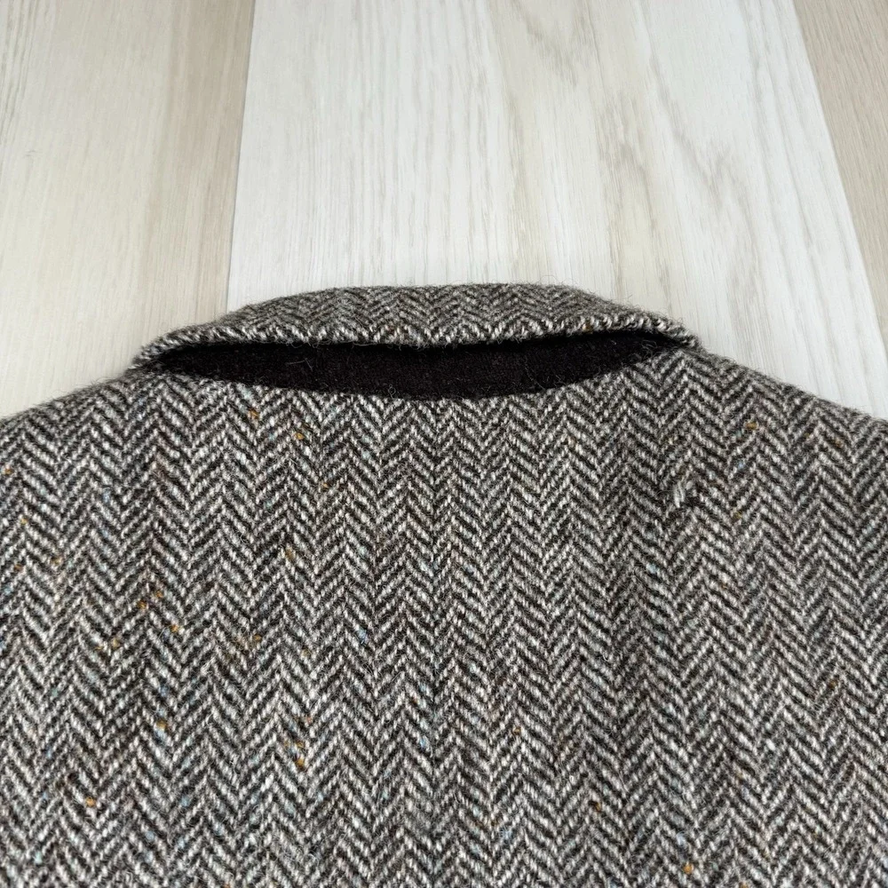 Vintage HARRIS TWEED Blazer Jacket Wool Herringbone Sport Coat Men's Size 42R